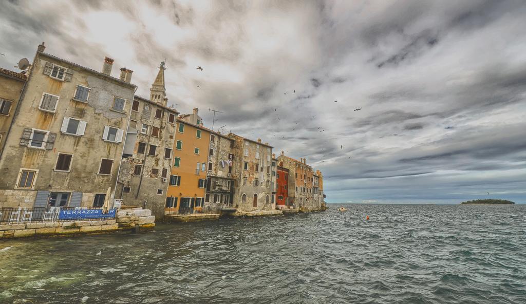 Apartment Sea View Rovinj Bagian luar foto