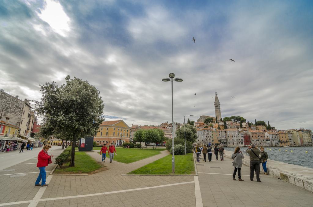 Apartment Sea View Rovinj Bagian luar foto